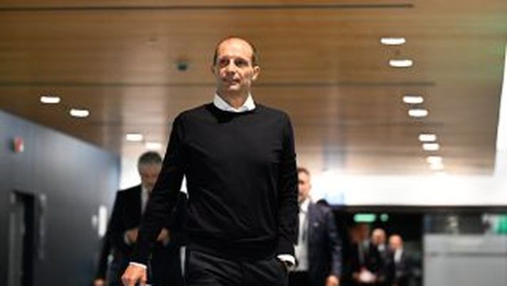 HAIFA, ISRAEL - OCTOBER 11: Head coach of Juventus Massimiliano Allegri arrives at the stadium prior to the UEFA Champions League group H match between Maccabi Haifa FC and Juventus at Sammy Ofer Stadium on October 11, 2022 in Haifa, Israel. (Photo by Daniele Badolato - Juventus FC/Juventus FC via Getty Images) ALLEGRI STAGIONE FANTASMA