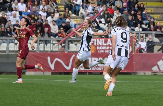 Sofia Cantore esulta dopo il gol dello 0-2 durante la partita del Gruppo A dei Playoff di Serie A Femminile tra AS Roma e Juventus FC allo Stadio Tre Fontane il 13 aprile 2025 a Roma, Italia. (Foto di Juventus FC/Juventus FC tramite Getty Images) Finale Coppa Italia femminile: dove vedere Juventus-Roma in TV e in streaming- immagine 2