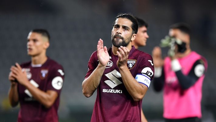 TURIN, ITALY - OCTOBER 02: Ricardo Rodriguez of Torino applauds the fans following the Serie A TIM match between Torino FC and Hellas Verona FC at Stadio Olimpico di Torino on October 02, 2023 in Turin, Italy. (Photo by Valerio Pennicino/Getty Images) Gazzetta: “Rodriguez lascia il Torino a fine contratto. Non solo: addio anche a questi tre” - immagine 1