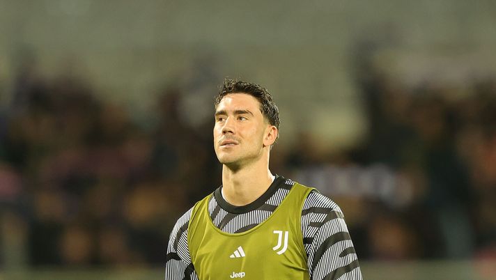 Caos allo Stadium. Cori razzisti a Vlahovic ed un tifoso ferito con un sediolino - immagine 1