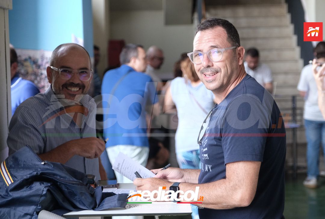 FOTO Palermo, fila al Barbera. Tifosi ritirano la tessera dell’abbonamento (GALLERY) - immagine 19