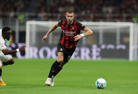(Photo by Claudio Villa/AC Milan via Getty Images) Pavlovic, crescita costante: una medaglia al petto per lo staff di Allegri- immagine 2