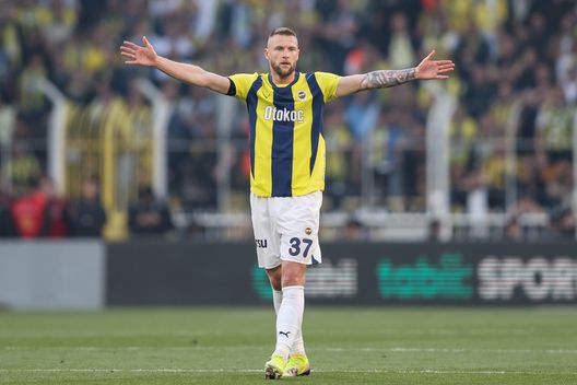 Milan Skriniar con la maglia del Fenerbache (Photo by Ahmad Mora/Getty Images) Psg, Luis Enrique non fa sconti: ecco i big messi fuori rosa e pronti alla cessione- immagine 3