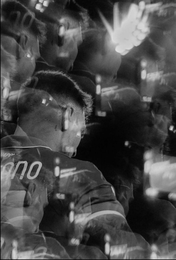 Il Napoli ha pubblicato sui suoi profili social una serie di scatti che ritraggono gli azzurri in alcuni momenti salienti del big match contro l'Inter.