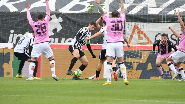 Catanzaro-Palermo, i precedenti dell’arbitro Feliciani con i rosanero Catanzaro-Palermo, i precedenti dell’arbitro Feliciani con i rosanero - immagine 1