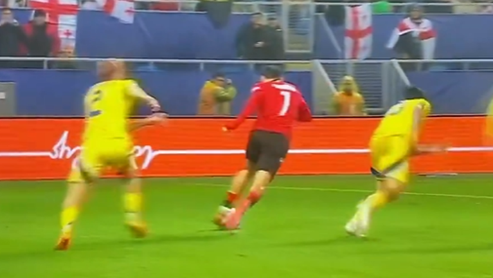 VIDEO Kvaravaggio, l’incredibile giocata del talento azzurro con la Georgia VIDEO Kvaravaggio, l’incredibile giocata del talento azzurro con la Georgia - immagine 1