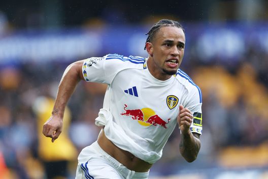 Noah Okafor festeggia il gol segnato durante la partita di Premier League tra Wolverhampton Wanderers e Leeds United al Molineux il 20 settembre 2025 a Wolverhampton, Inghilterra. (Foto di Dan Istitene/Getty Images)