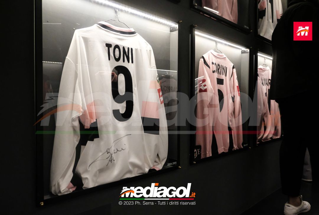 FOTO PALERMO, i tifosi rosanero in tour allo stadio ‘Renzo Barbera’ (GALLERY) - immagine 43