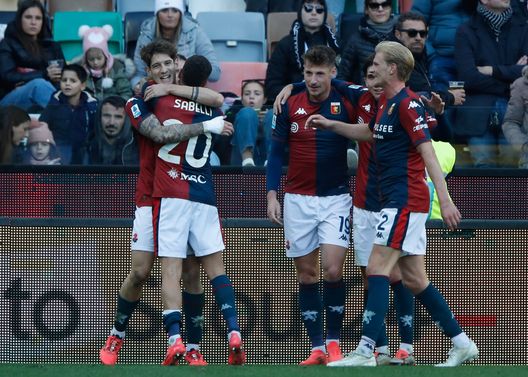 UDINE, ITALIA - 01 DICEMBRE: i giocatori del Genoa festeggiano (Foto di Timothy Rogers/Getty Images) Vieira prima di Juventus-Genoa: “Tudor porterà nuova energia, staremo attenti”- immagine 3