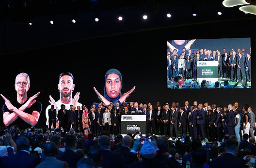 Gianni Infantino presenta al Global Stand Against Racism il suo progetto contro il razzismo. (Photo by Pakawich Damrongkiattisak - FIFA/FIFA via Getty Images) Real Madrid-Pachuca e gli insulti razzisti a Rudiger: l’arbitro mima il gesto della X- immagine 3