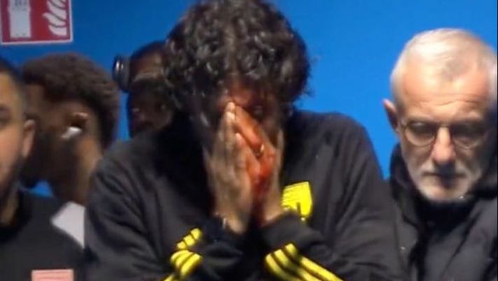 Marsiglia-Lione, alta tensione: assalto al pullman degli ospiti, ferito Grosso  Marsiglia Lione