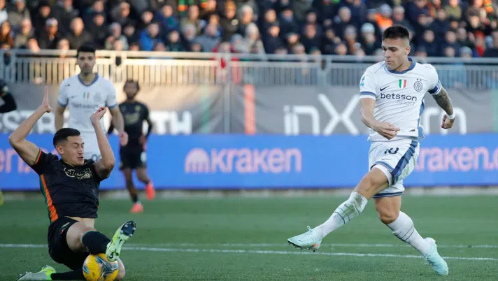 Venezia, Idzes: “Grande partita contro l’Inter, abbiamo avuto anche sfortuna” - immagine 1