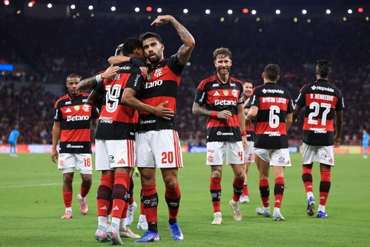 RIO DE JANEIRO, BRASILE - 5 APRILE: Lucas Paqueta del Flamengo festeggia con i compagni di squadra dopo aver segnato il terzo gol della squadra durante la partita tra Flamengo e Santos nell'ambito di Brasileirao 2026 allo stadio Maracana il 5 aprile 2026 a Rio de Janeiro, Brasile. (Foto di Buda Mendes/Getty Images)
