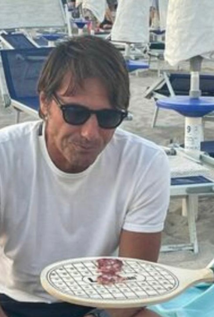 Conte a Porto Cesareo, mare, sabbia e…spuntino speciale con i tifosi – GALLERY - immagine 5