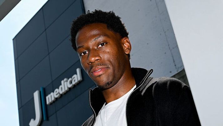 TURIN, ITALY - JULY 4: Jonathan David arrives for medical tests at Jmedical on July 4, 2025 in Turin, Italy. (Photo by Daniele Badolato - Juventus FC/Juventus FC via Getty Images) Ct Canada: “Dopo Halaand viene David! Rispondo così su Vlahovic e la coppia con Osimhen…” - immagine 1