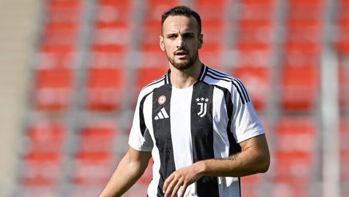 NUREMBERG, GERMANY - JULY 26: Federico Gatti of Juventus during the 1. FC N¸rnberg v Juventus - Pre- season Friendly on July 26, 2024 in Nuremberg, Germany. (Photo by Daniele Badolato - Juventus FC/Juventus FC via Getty Images) Juve, Gatti capitano contro il Como: “È il coronamento di un sogno, con Motta…” - immagine 1