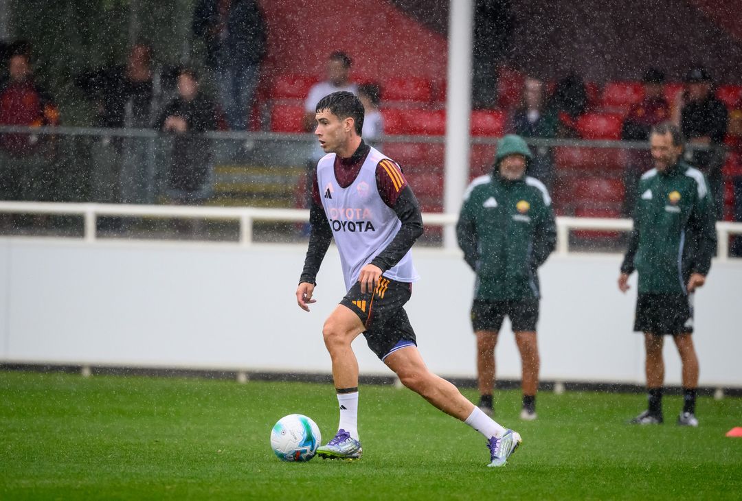 Roma, la seduta pomeridiana aperta ai tifosi al St. George’s Park – FOTO GALLERY - immagine 36