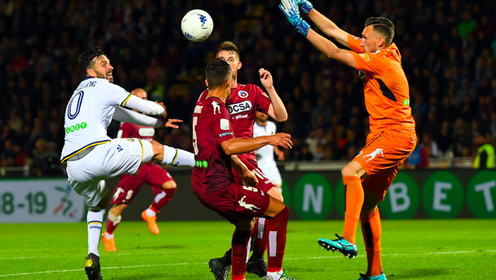 Pagelle, difesa incerta. Di Carmine bloccato, Laribi palo di rabbia Pagelle, difesa incerta. Di Carmine bloccato, Laribi palo di rabbia - immagine 1