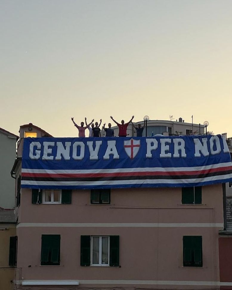 Boccadasse, non solo lo scoglio rossoblu: derby blucerchiato con lo striscione “Genova per noi”- immagine 2
