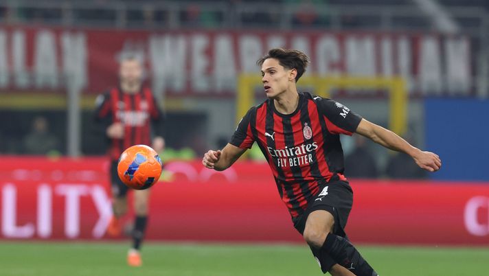 MILAN, ITALY - NOVEMBER 29: Samuele Ricci of AC Milan in action during the Serie A match between AC Milan and SS Lazio at Giuseppe Meazza Stadium on November 29, 2025 in Milan, Italy. (Photo by Claudio Villa/AC Milan via Getty Images) Ricci: “Contestazione? L’ho subita. Forse ci siamo accontentati l’anno scorso…” - immagine 1