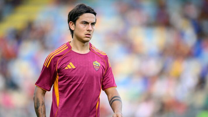 FROSINONE, ITALY - AUGUST 16: Paulo Dybala of AS Roma during the pre-season match between AS Roma and Neom on August 16, 2025 in Frosinone, Italy. (Photo by Fabio Rossi/AS Roma via Getty Images) Dybala: “Boca Juniors? No, ho un contratto con la Roma: per ora niente! L’Inter Miami…” - immagine 1