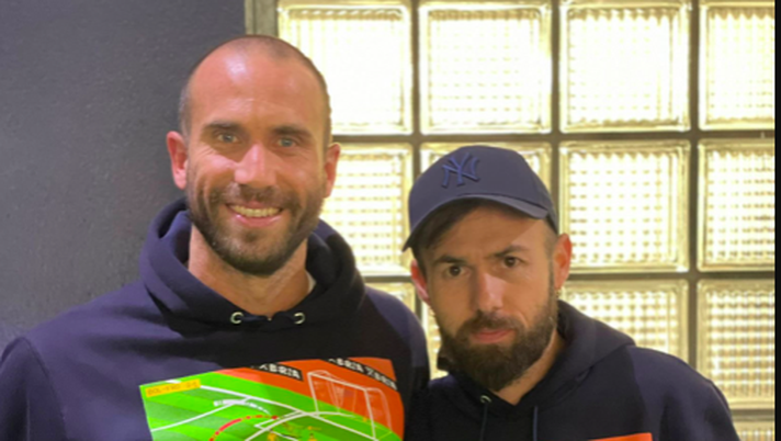 Air Lollo, ecco la linea di felpe di De Silvestri a scopo benefico Air Lollo, ecco la linea di felpe di De Silvestri a scopo benefico - immagine 1