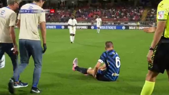 Inter-Al-Ittihad, de Vrij si tocca una coscia, poi esce:  condizioni da verificare - immagine 1