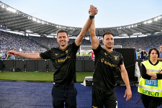 Inter-Lazio, le maglie più belle della storia dei due club, da Ronaldo e Nedved- immagine 13