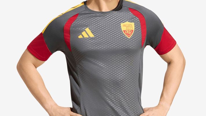 Roma, torna lo stemma con “ASR”: ecco la maglia di allenamento della stagione 26/27 - immagine 1