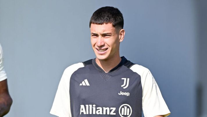 TURIN, ITALY - AUGUST 25: Matias Soule of Juventus during a training session at JTC on August 25, 2023 in Turin, Italy. (Photo by Daniele Badolato - Juventus FC/Juventus FC via Getty Images) Juve, comincia la nuova stagione: visite al J-Medical. L’appello dei tifosi a Soulè - immagine 1