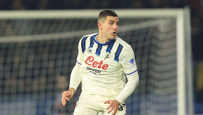 PISA, ITALY - JANUARY 16: Nikola Krstovic of Atalanta BC looks on during the Serie A match between Pisa SC and Atalanta BC at Arena Garibaldi on January 16, 2026 in Pisa, Italy. (Photo by Gabriele Maltinti/Getty Images) Atalanta e Juve, le formazioni ufficiali in Champions: la scelta su Conceicao, David, Krstovic e Pasalic - immagine 1
