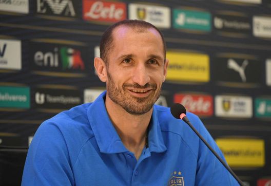 Chiellini: “Bastoni fortissimo, ma niente paragoni. Se penso ai difensori del passato…”- immagine 2