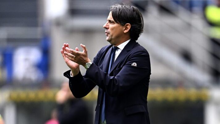 MILAN, ITALY - APRIL 28: Head coach of Inter Simone Inzaghi gestures during the Serie A TIM match between FC Internazionale and Torino FC at Stadio Giuseppe Meazza on April 28, 2024 in Milan, Italy. (Photo by Mattia Ozbot - Inter/Inter via Getty Images) (Photo by Mattia Ozbot - Inter/Inter via Getty Images) Inzaghi: “Mercato creativo, stiamo già facendo qualcosa. Col Mondiale per Club…” - immagine 1