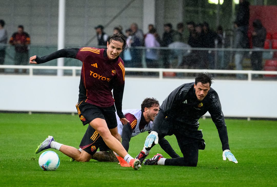 Roma, la seduta pomeridiana aperta ai tifosi al St. George’s Park – FOTO GALLERY- immagine 1