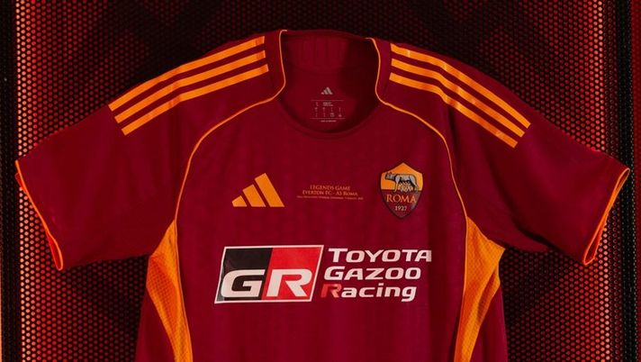 Roma, ecco Toyota Gazoo Racing sulla maglia: ma solo per la Legends contro l’Everton - immagine 1