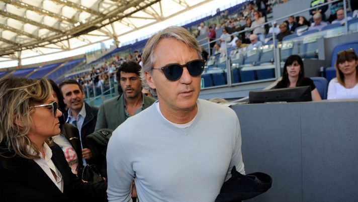 Mancini, l’indiscrezione di Chi: “Solo una casualità o l’indizio di una crisi? Sui social…” Mancini, l’indiscrezione di Chi: “Solo una casualità o l’indizio di una crisi? Sui social…” - immagine 1