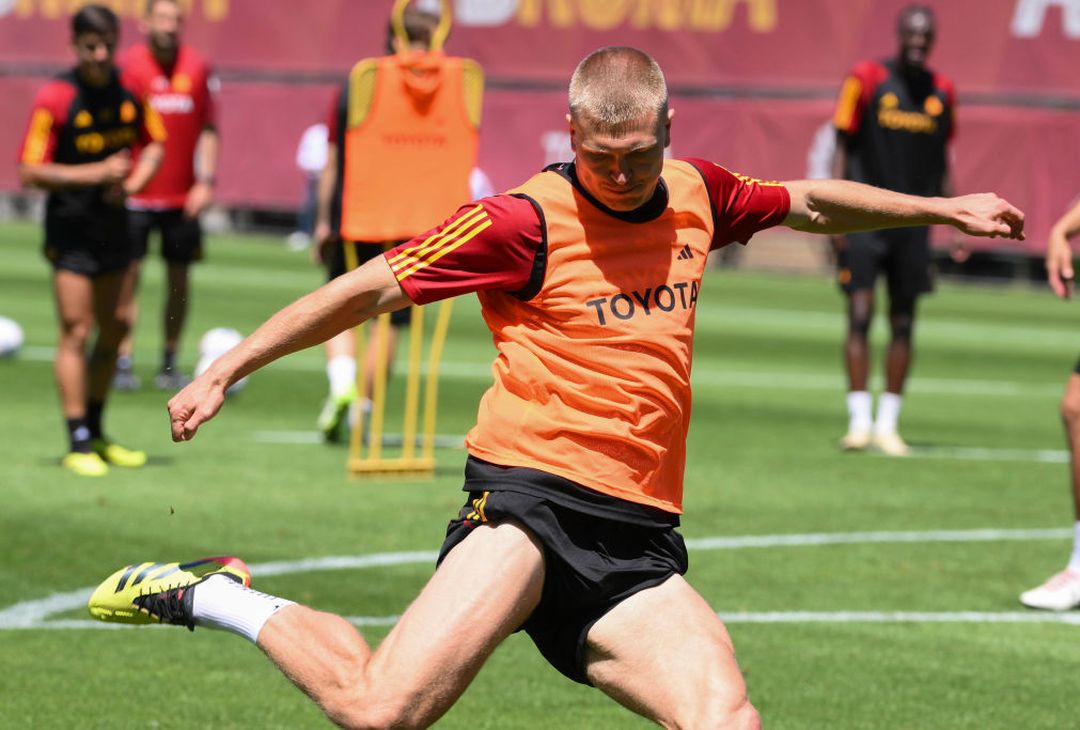 Trigoria, l’allenamento della Roma in vista del Genoa – FOTO GALLERY - immagine 17
