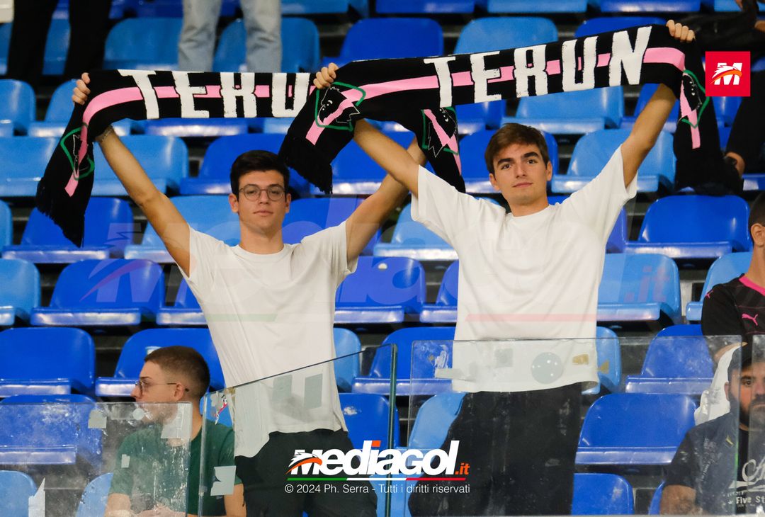 FOTOTIFO Napoli-Palermo 5-0, gli scatti ai tifosi al “Maradona” (GALLERY)- immagine 1