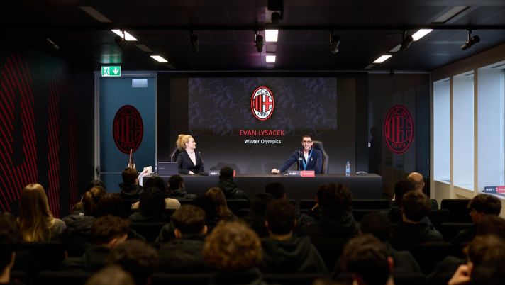 a-casa-milan-lincontro-tra-i-campioni-olimpici-e-i-giovani-rossoneri