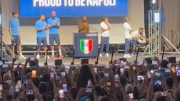 Presentazione Napoli, tocca ai calciatori: gli azzurri salgono sul palco IL VIDEO