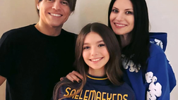 Sorpresa per la figlia di Laura Pausini: il regalo è la maglia di Saelemaekers