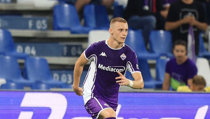 REGGIO NELL'EMILIA, ITALY - AUGUST 28: Pietro Comuzzo of ACF Fiorentina in action during the UEFA Europa Conference League 2025/2026 Play-Off 1st leg match between ACF Fiorentina and FC Polissya Zhytomyr at Mapei Stadium - Citta' del Tricolore on August 28, 2025 in Reggio nell'Emilia, Italy. (Photo by Gabriele Maltinti/Getty Images) Sky: l’Atalanta fa sul serio per Comuzzo, in arrivo la prima offerta ufficiale - immagine 1