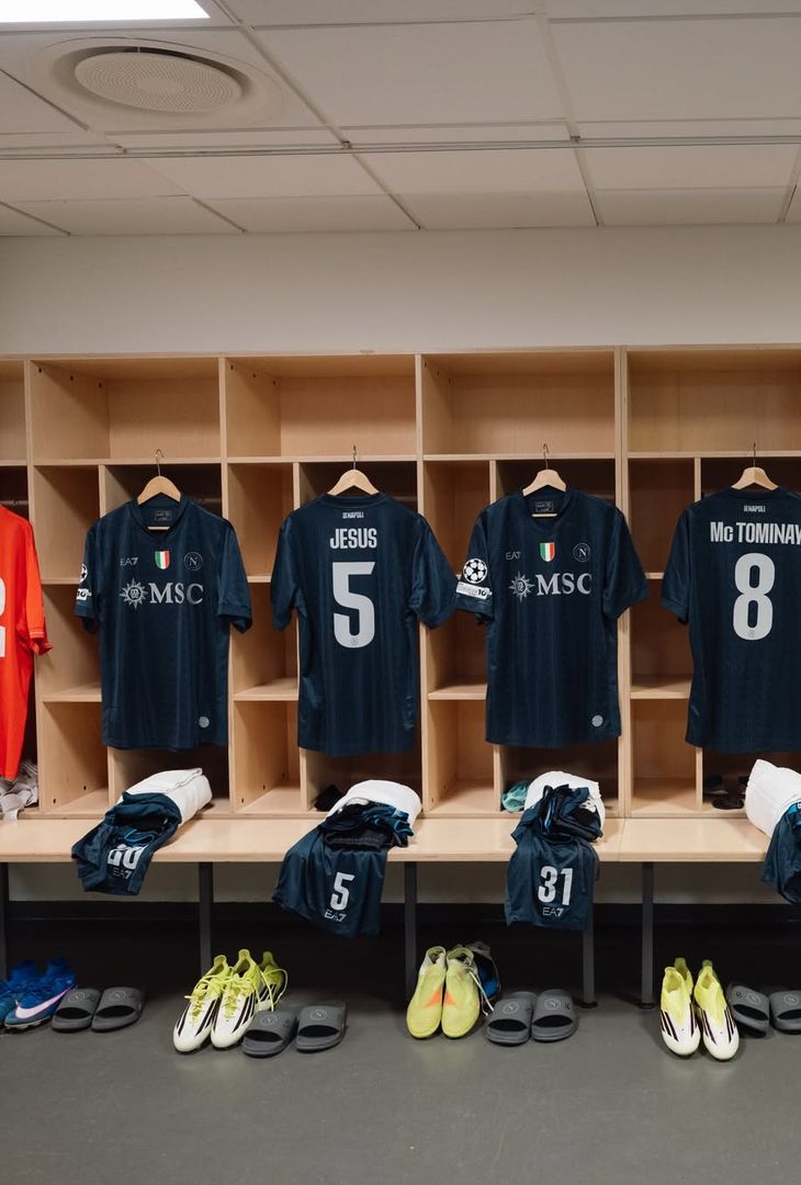 Tutto pronto nello spogliatoio del Napoli per il Copenaghen