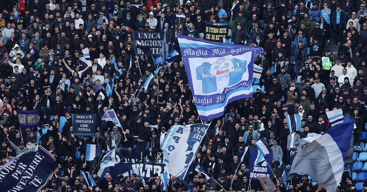 Ultras Napoli, duro striscione contro Milano: Siete una vergogna