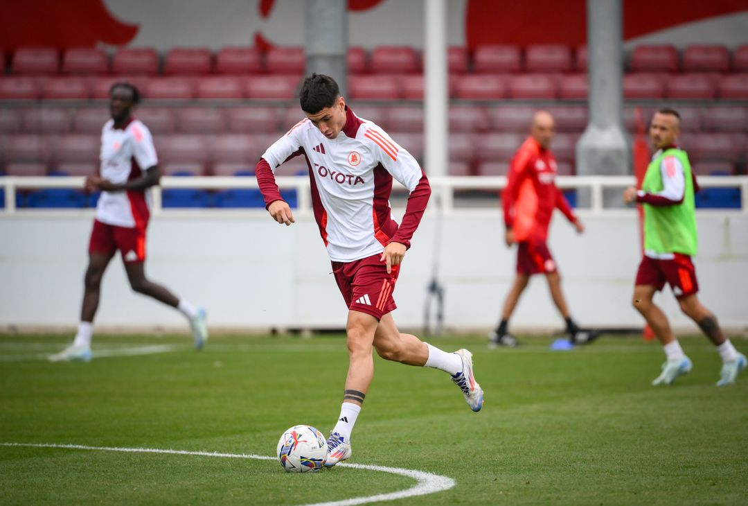 Ritiro Roma, primo allenamento in Inghilterra: c’è Paredes – FOTO GALLERY - immagine 17