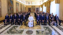 L’Inter ricevuta dal Papa in Vaticano: Marotta gli ha consegnato la maglia numero 10