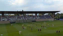 VIDEO VN – La Fiorentina entra in campo. Applausi del tifo