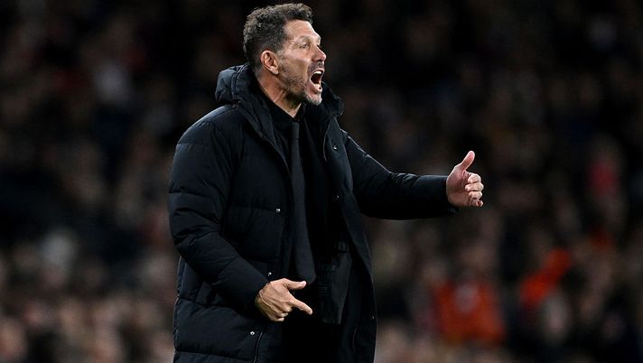 LONDON, ENGLAND - OCTOBER 21: Diego Simeone, Head Coach of Atletico de Madrid, reacts during the UEFA Champions League 2025/26 League Phase MD3 match between Arsenal FC and Atletico de Madrid at Arsenal Stadium on October 21, 2025 in London, England. (Photo by Shaun Botterill/Getty Images) Betis-Atletico Madrid