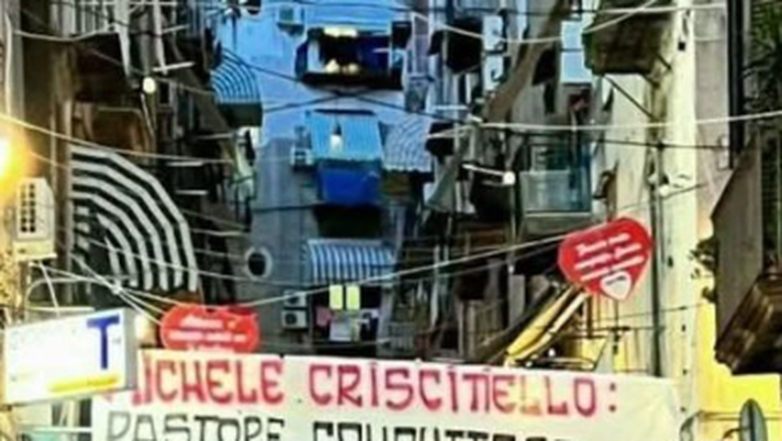 Striscione per Criscitiello ai quartieri spagnoli
