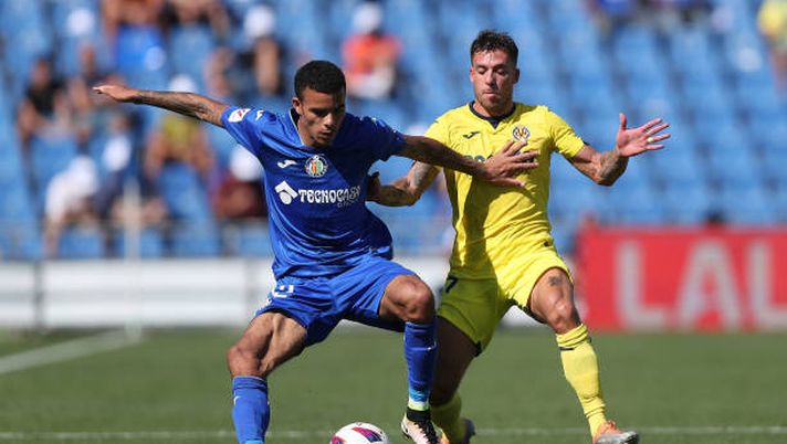 GETAFE, SPAIN - SEPTEMBER 30: Mason Greenwood (L) of Getafe CF competes for the ball with Kiko Femenia (R) of Villarreal CF during the LaLiga EA Sports match between Getafe CF and Villarreal CF at Coliseum Alfonso Perez on September 30, 2023 in Getafe, Spain. (Photo by Gonzalo Arroyo Moreno/Getty Images) Greenwood, all’orizzonte la nazionale…giamaicana! - immagine 1